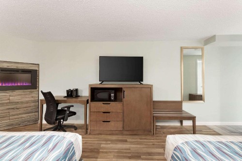 Gatlinburg River Inn - image 40