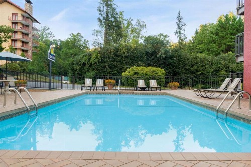 Gatlinburg River Inn - image 43