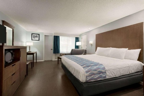 Gatlinburg River Inn - image 6
