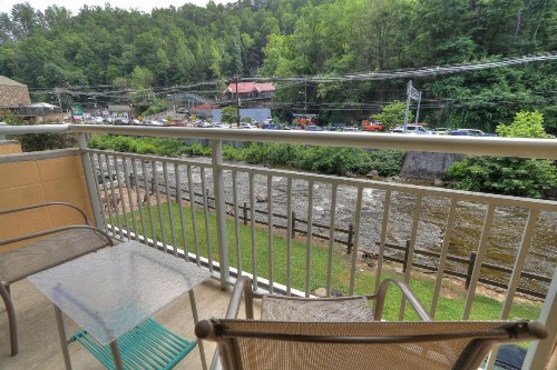 Gatlinburg River Inn - image 7