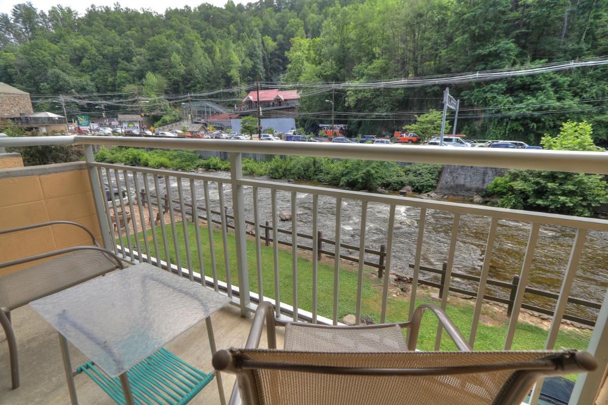 Gatlinburg River Inn - image 7
