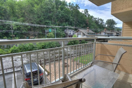 Gatlinburg River Inn - image 8
