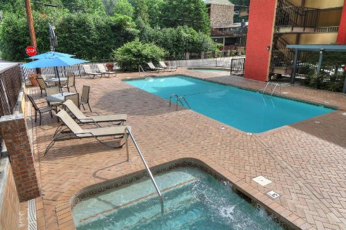 Gatlinburg River Inn - image 9