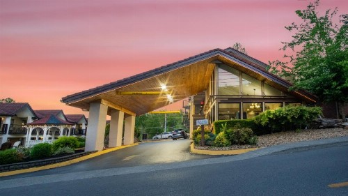 Super 8 by Wyndham Downtown Gatlinburg at Convention Center - image 22