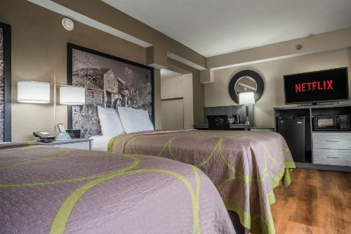 Super 8 by Wyndham Downtown Gatlinburg at Convention Center - image 30