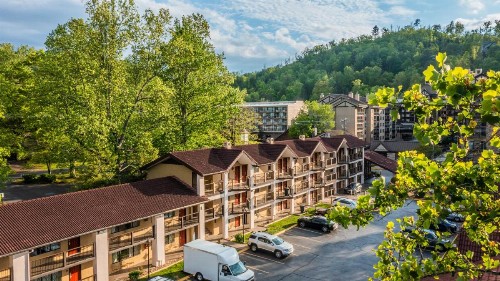 Super 8 by Wyndham Downtown Gatlinburg at Convention Center - image 32