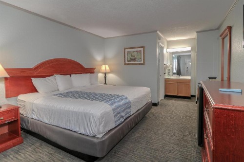 Belle Aire Motel - Downtown Convention Center - Gatlinburg - image 13
