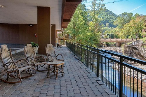 Old Creek Lodge - image 10
