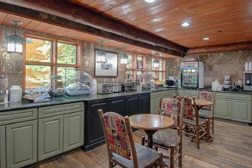 Old Creek Lodge - image 17