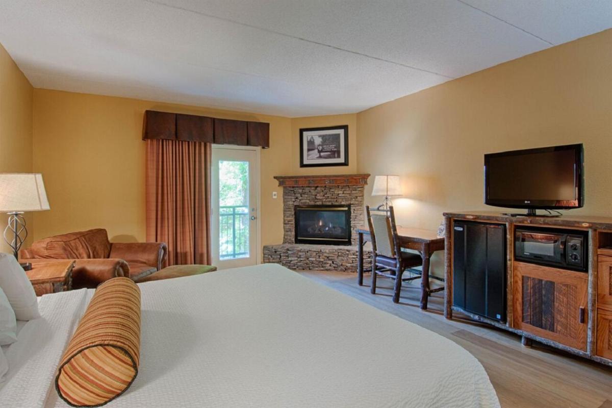 Old Creek Lodge - image 4