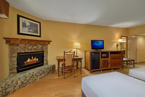 Old Creek Lodge - image 9