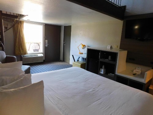 Days Inn & Suites by Wyndham Downtown Gatlinburg Parkway - image 24