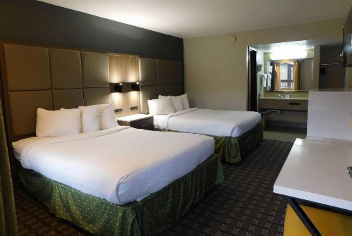 Days Inn & Suites by Wyndham Downtown Gatlinburg Parkway - image 25