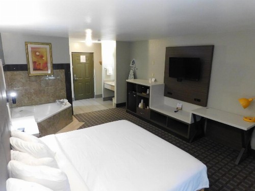 Days Inn & Suites by Wyndham Downtown Gatlinburg Parkway - image 31