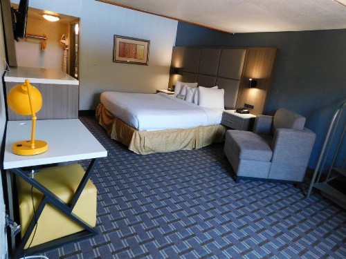 Days Inn & Suites by Wyndham Downtown Gatlinburg Parkway - image 33