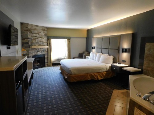 Days Inn & Suites by Wyndham Downtown Gatlinburg Parkway - image 34