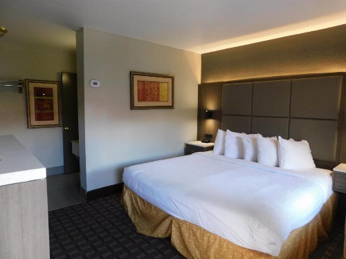 Days Inn & Suites by Wyndham Downtown Gatlinburg Parkway - image 41