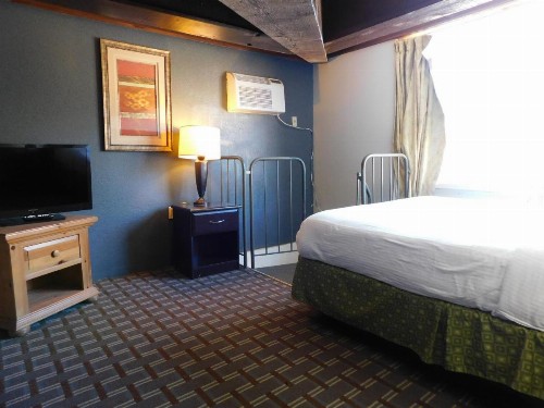 Days Inn & Suites by Wyndham Downtown Gatlinburg Parkway - image 50