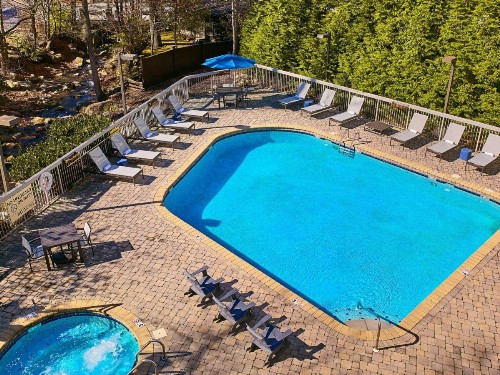 Hampton Inn Gatlinburg - image 17