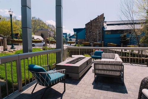 Hampton Inn Gatlinburg - image 3