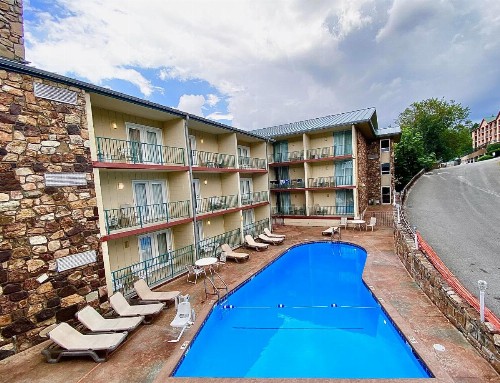 Reagan Resorts Inn - image 10