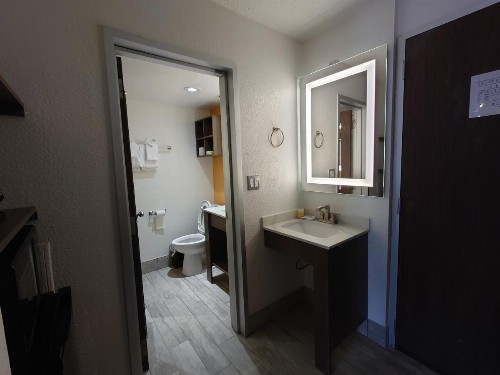 Reagan Resorts Inn - image 7