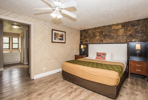 Chalet Inn - image 10