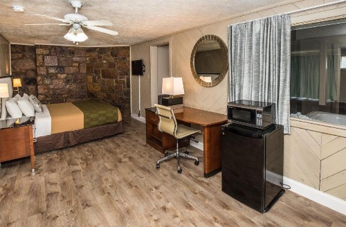 Chalet Inn - image 12