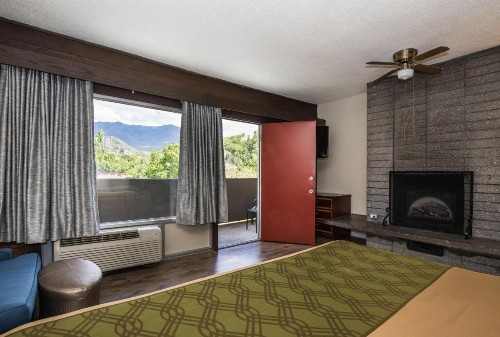 Chalet Inn - image 15