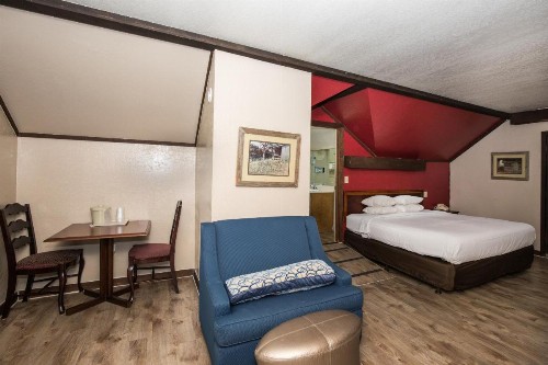 Chalet Inn - image 16