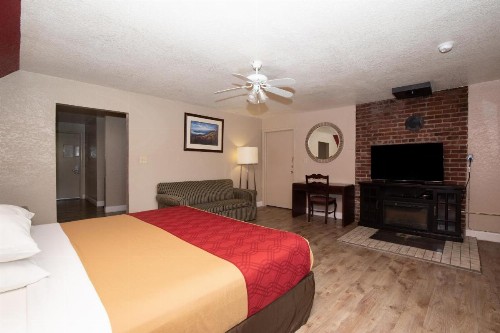 Chalet Inn - image 21