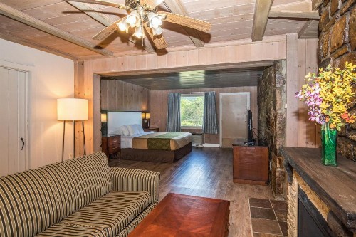 Chalet Inn - image 23