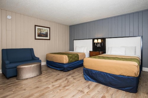 Chalet Inn - image 35