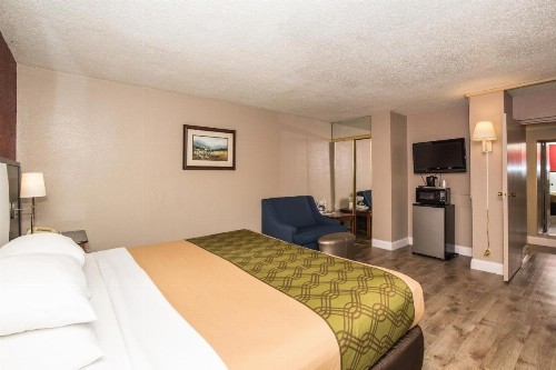 Chalet Inn - image 41