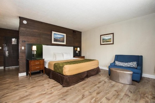 Chalet Inn - image 49
