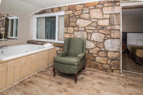 Chalet Inn - image 9