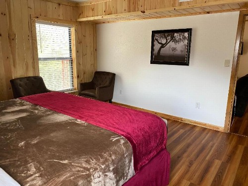 Zoders Inn and Suites - image 20