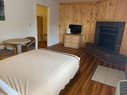 Zoders Inn and Suites - image 26