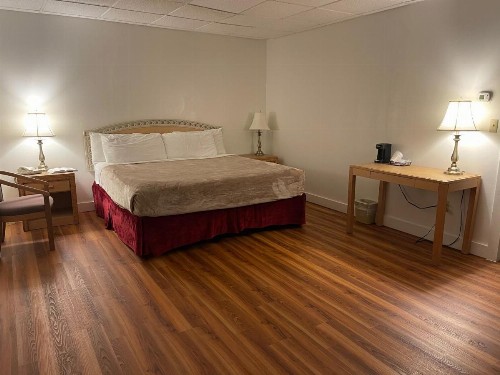 Zoders Inn and Suites - image 3