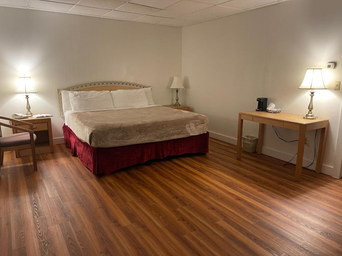 Zoders Inn and Suites - image 3
