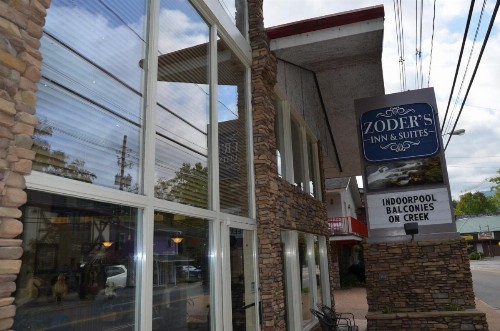 Zoders Inn and Suites - image 33
