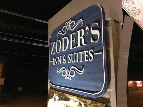 Zoders Inn and Suites - image 34