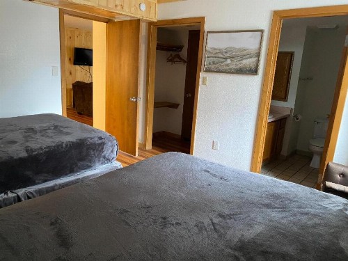 Zoders Inn and Suites - image 37