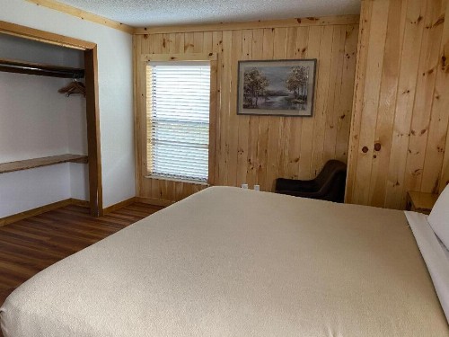 Zoders Inn and Suites - image 4