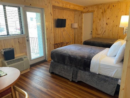 Zoders Inn and Suites - image 42