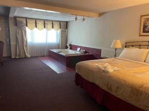 Zoders Inn and Suites - image 45