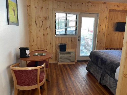 Zoders Inn and Suites - image 48