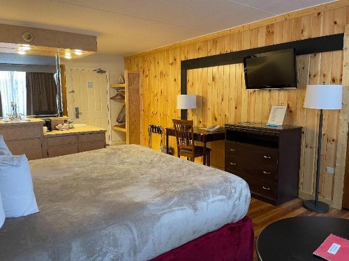 Zoders Inn and Suites - image 5