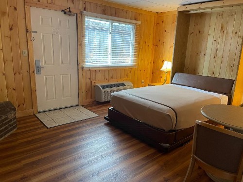 Zoders Inn and Suites - image 8