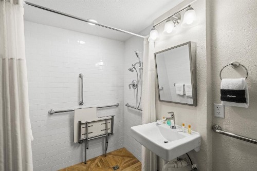 Black Bear Inn & Suites - image 7